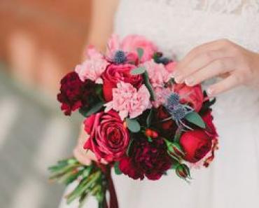 Trucchi per il matrimonio: chi acquista il bouquet dello sposo per la sposa?